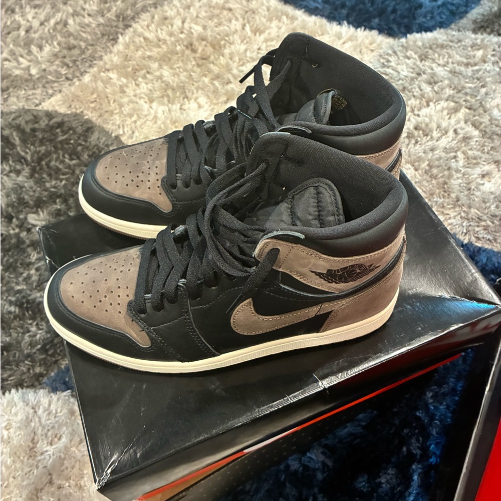 Air Jordan Men's Black and Brown Sneakers